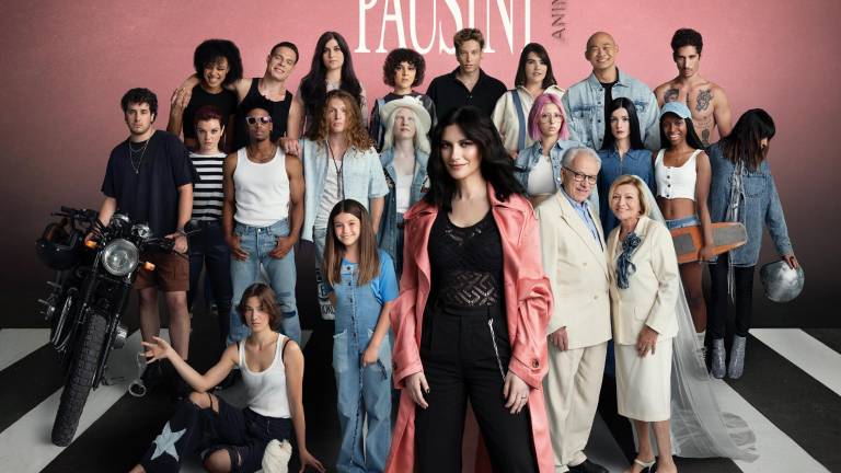 Ecco il nuovo album di Laura Pausini. II 2 dicembre a Rimini con il fanclub, da qui l’8 parte il tour Ecco il nuovo album di Laura Pausini. II 2 dicembre a Rimini con il fanclub, da qui l’8 parte il tour