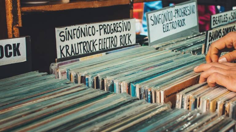 Forlì, sabato torna il mercatino dell'antiquariato in Piazza Saffi Forlì, sabato torna il mercatino dell'antiquariato in Piazza Saffi