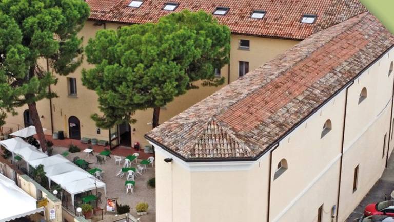 Rubano una cornice nei pressi del Rione Verde: denunciati due minori Rubano una cornice nei pressi del Rione Verde: denunciati due minori