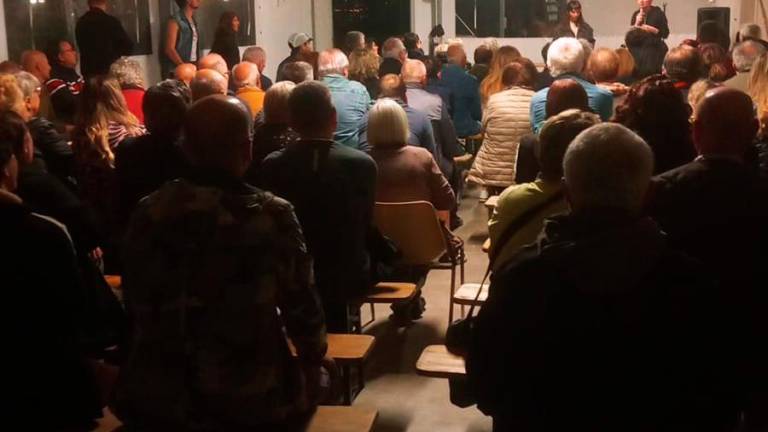 Ravenna, raccolta firme contro la bretella di Porto Fuori. Un centinaio di persone all’incontro Ravenna, raccolta firme contro la bretella di Porto Fuori. Un centinaio di persone all’incontro