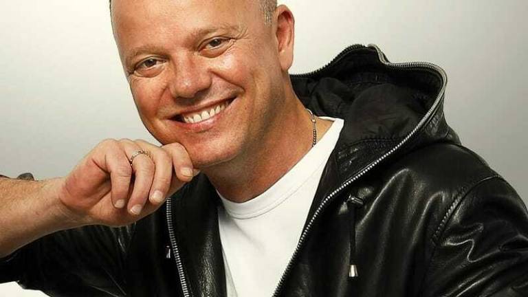 Ancora un rinvio per Gigi D'Alessio Ancora un rinvio per Gigi D'Alessio