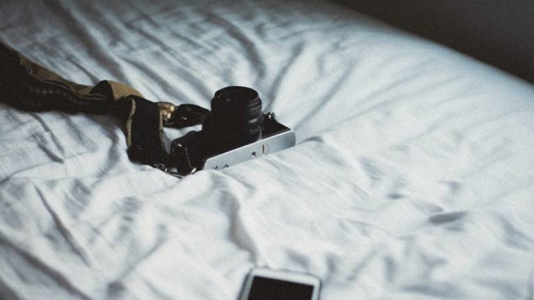 Video porno in classe a Cesena, sequestrato il telefono della maestra Video porno in classe a Cesena, sequestrato il telefono della maestra