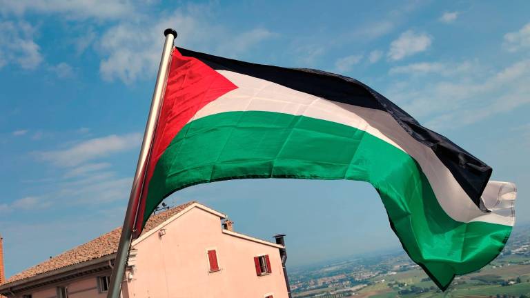 Bertinoro. Sul Balcone della Romagna sventola la bandiera della Palestina Bertinoro. Sul Balcone della Romagna sventola la bandiera della Palestina