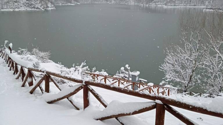 Neve in Appennino: diga di Ridracoli a 3 metri dal livello di sfioro Neve in Appennino: diga di Ridracoli a 3 metri dal livello di sfioro