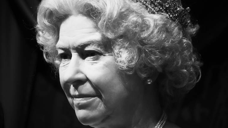 La morte di Elisabetta: a San Marino la bandiera del Regno Unito listata a lutto La morte di Elisabetta: a San Marino la bandiera del Regno Unito listata a lutto