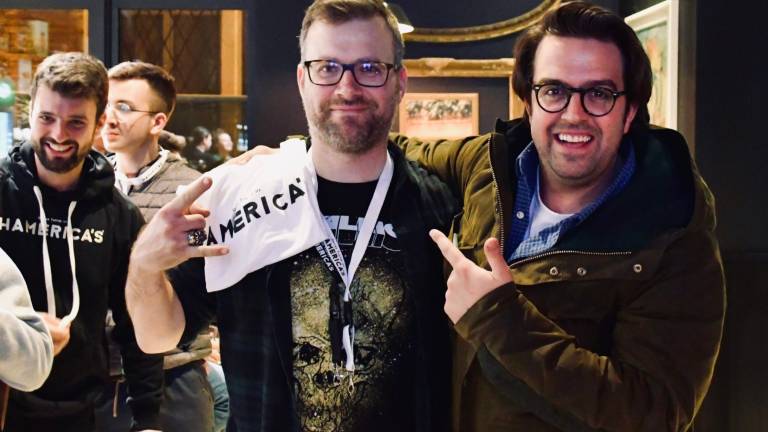 Rimini. Divora 18 costine in tre minuti e vince il food challenge Hamerica's Rimini. Divora 18 costine in tre minuti e vince il food challenge Hamerica's
