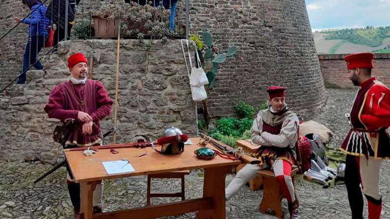 Accoglienza in costume al Campanone Accoglienza in costume al Campanone