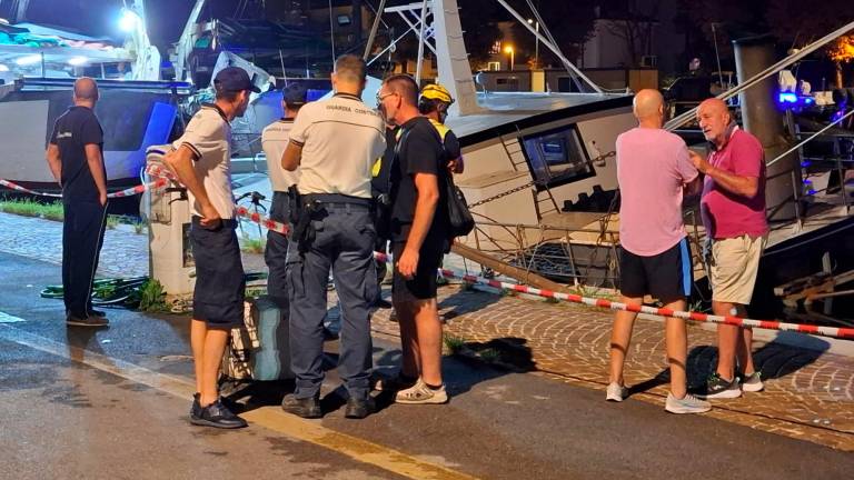 Rimini. Affonda peschereccio al porto Rimini. Affonda peschereccio al porto
