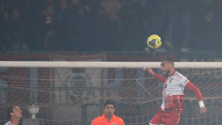 Nicola Pietrangeli in elevazione durante la sfida con il Catania foto ZAMAGNI Nicola Pietrangeli in elevazione durante la sfida con il Catania foto ZAMAGNI