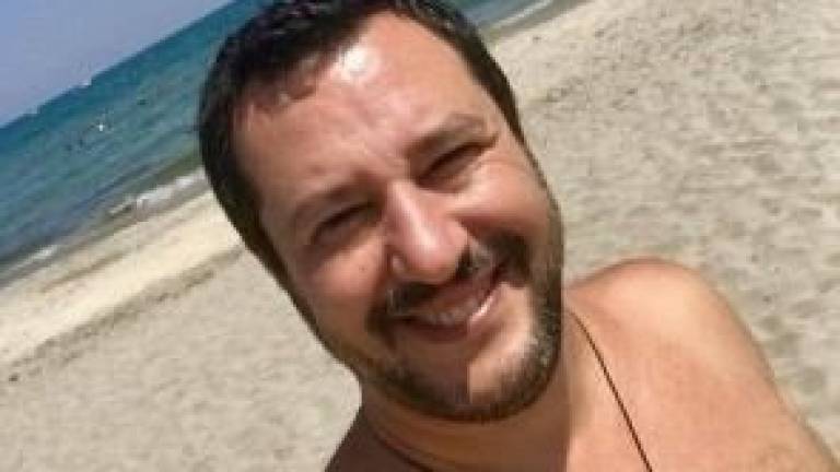 Milano Marittima: Salvini in spiaggia a Un giorno da pecora Milano Marittima: Salvini in spiaggia a Un giorno da pecora