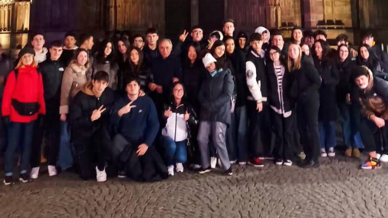 Il gruppo dei ragazzi e dei docenti partecipanti al Viaggio della Memoria Il gruppo dei ragazzi e dei docenti partecipanti al Viaggio della Memoria