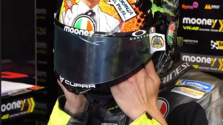 MotoGp, il casco di Bezzecchi: Sburoni si nasce e ignoranza nel polso MotoGp, il casco di Bezzecchi: Sburoni si nasce e ignoranza nel polso