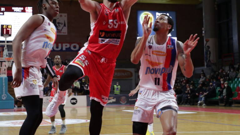 Basket A2, l'Unieuro rimonta e passa a Casale in volata (78-79) Basket A2, l'Unieuro rimonta e passa a Casale in volata (78-79)