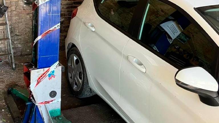 Massa Lombarda: cinque auto in fila dal gommista, ma era abusivo da anni Massa Lombarda: cinque auto in fila dal gommista, ma era abusivo da anni