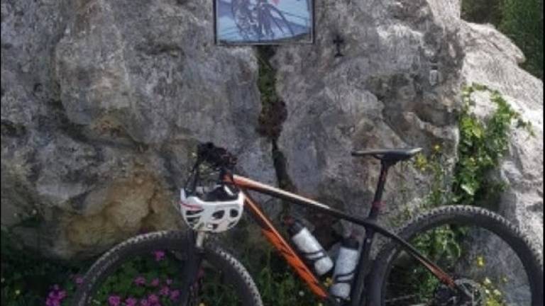 Ladro travestito da ciclista incastrato dalla polizia a Forlì Ladro travestito da ciclista incastrato dalla polizia a Forlì