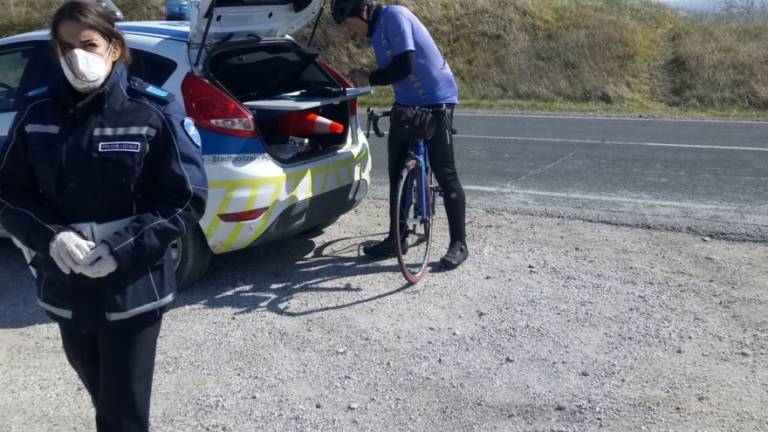 Coronavirus Faenza, denunciati ragazzi in bici e gente al parco Coronavirus Faenza, denunciati ragazzi in bici e gente al parco