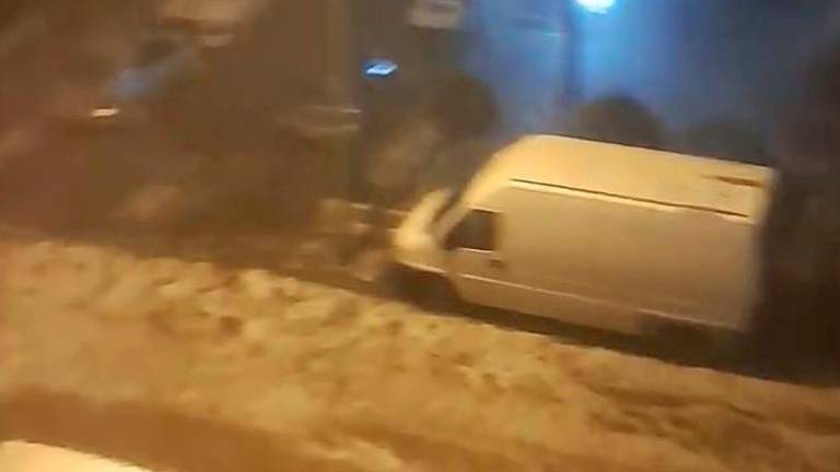 Alba burrascosa in Romagna, venti impetuosi a 122 km/h, grandine e strade come fiumi nel Riminese. Auto e bus bloccati in un sottopasso Alba burrascosa in Romagna, venti impetuosi a 122 km/h, grandine e strade come fiumi nel Riminese. Auto e bus bloccati in un sottopasso