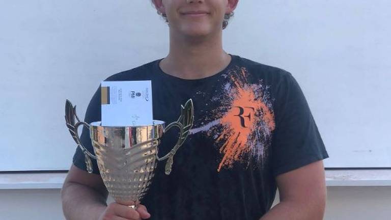 Tennis: De Giovanni, Capacci, Piraccini e Andruccioli nei quarti al Torneo del Turista Tennis: De Giovanni, Capacci, Piraccini e Andruccioli nei quarti al Torneo del Turista