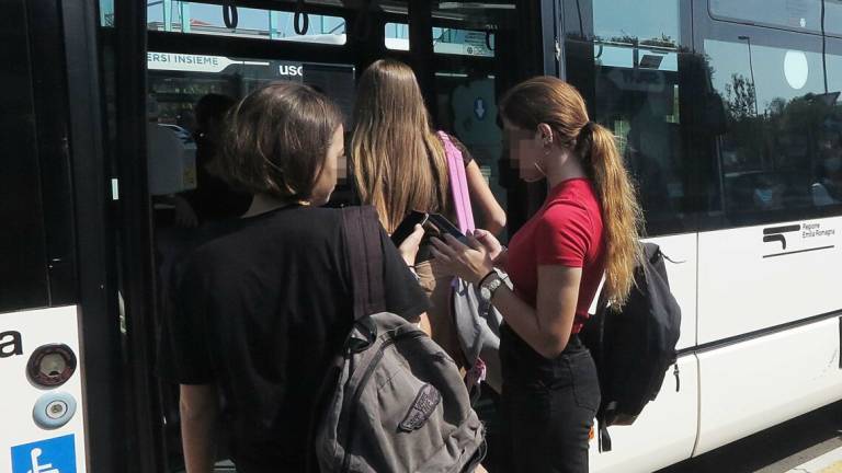 Ravenna. Mamma denuncia: Autobus, studenti lasciati a piedi anche due volte a settimana Ravenna. Mamma denuncia: Autobus, studenti lasciati a piedi anche due volte a settimana