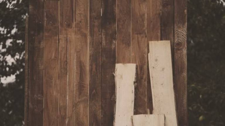 Forlì, aggredisce sorella e cognato con una porta di legno. Arrestato Forlì, aggredisce sorella e cognato con una porta di legno. Arrestato