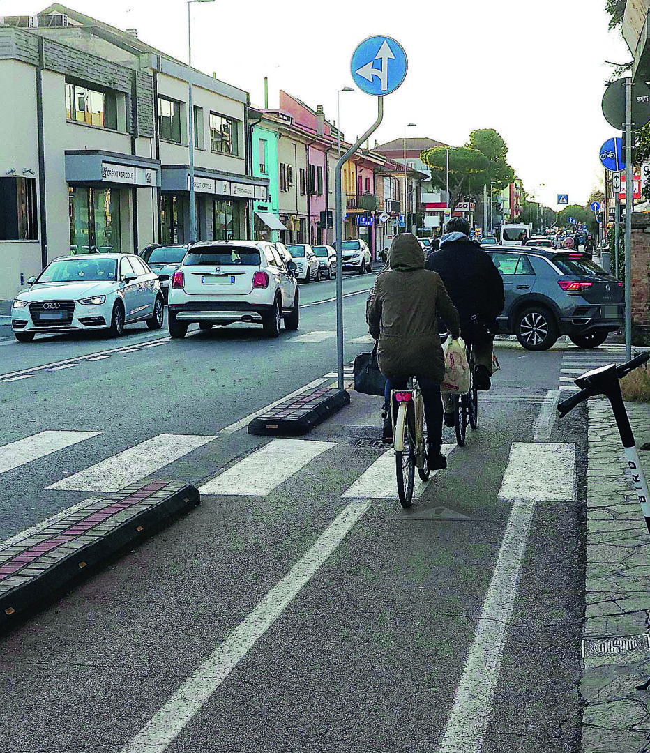 Rimini, multe ai ciclisti. Le associazioni: «Bene, ma le piste vanno migliorate» Rimini, multe ai ciclisti. Le associazioni: «Bene, ma le piste vanno migliorate»