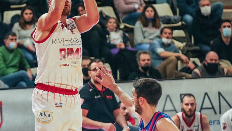 Basket B, Rimini si prende il derby contro Cesena 88-76 Basket B, Rimini si prende il derby contro Cesena 88-76
