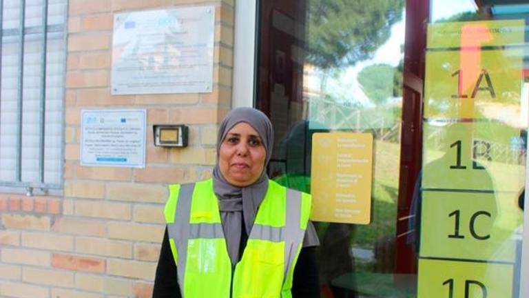 È stata aiutata quando emigrò dal Marocco, ora ricambia col servizio a scuola a Longiano: “Sono felice che i miei figli crescano qui” È stata aiutata quando emigrò dal Marocco, ora ricambia col servizio a scuola a Longiano: “Sono felice che i miei figli crescano qui”
