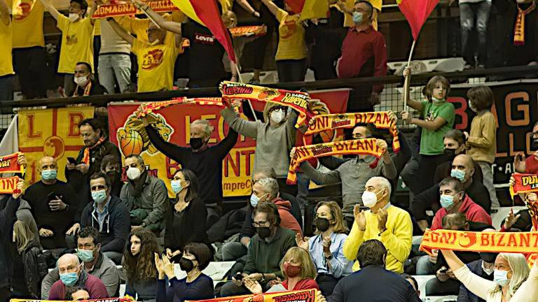 Verso il derby di A2, le regole della casa del basket: green pass rafforzato e mascherina Ffp2 Verso il derby di A2, le regole della casa del basket: green pass rafforzato e mascherina Ffp2