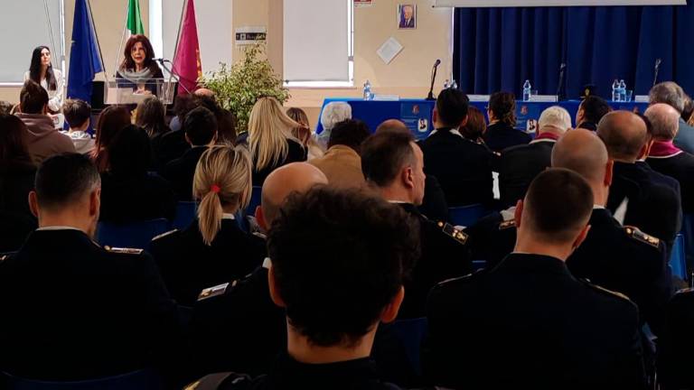 Rimini, “Il coraggio di fare la cosa giusta”: incontro al “Marco Polo” sulle discriminazioni organizzato dalla Questura Rimini, “Il coraggio di fare la cosa giusta”: incontro al “Marco Polo” sulle discriminazioni organizzato dalla Questura