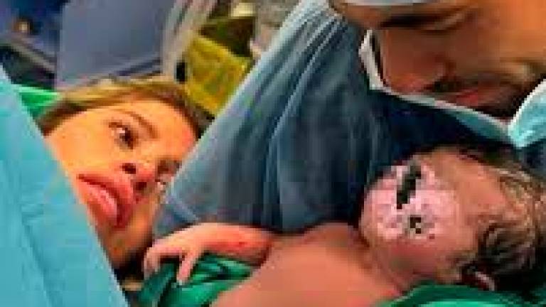 Chiara Nasti e Mattia Zaccagni con la figlia Dea in un’immagine che hanno pubblicato sui social Chiara Nasti e Mattia Zaccagni con la figlia Dea in un’immagine che hanno pubblicato sui social