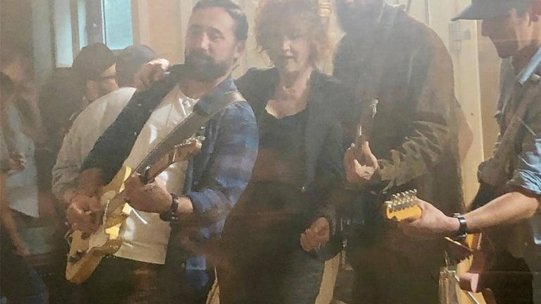 Paradiso, video da solista girato a Riccione con Fiorello e Jovanotti Paradiso, video da solista girato a Riccione con Fiorello e Jovanotti