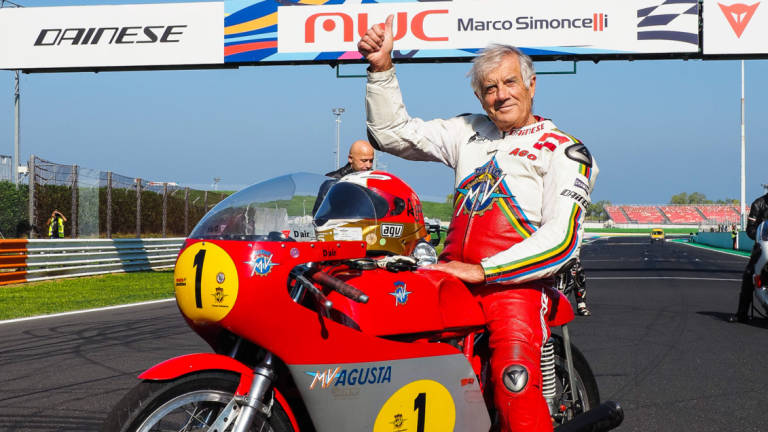 Motociclismo, gli 80 anni di Giacomo Agostini a Misano: Prima di una gara, una ragazza di Riccione mi fece fare tardissimo Motociclismo, gli 80 anni di Giacomo Agostini a Misano: Prima di una gara, una ragazza di Riccione mi fece fare tardissimo