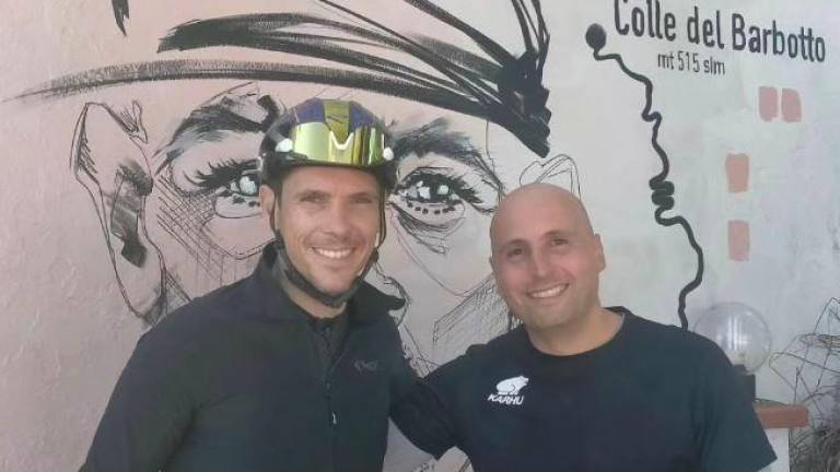 Francesco insieme al grande campione belga Philippe Gilbert vincitore di un campionato del mondo e di diverse classiche Francesco insieme al grande campione belga Philippe Gilbert vincitore di un campionato del mondo e di diverse classiche