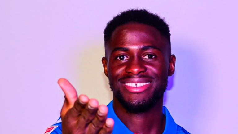 Augustus Kargbo con la nuova maglia del Blackburn Rovers Augustus Kargbo con la nuova maglia del Blackburn Rovers