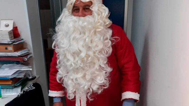 Forlì. In partenza la spedizione di Babbo Natale per i piccoli malati Forlì. In partenza la spedizione di Babbo Natale per i piccoli malati