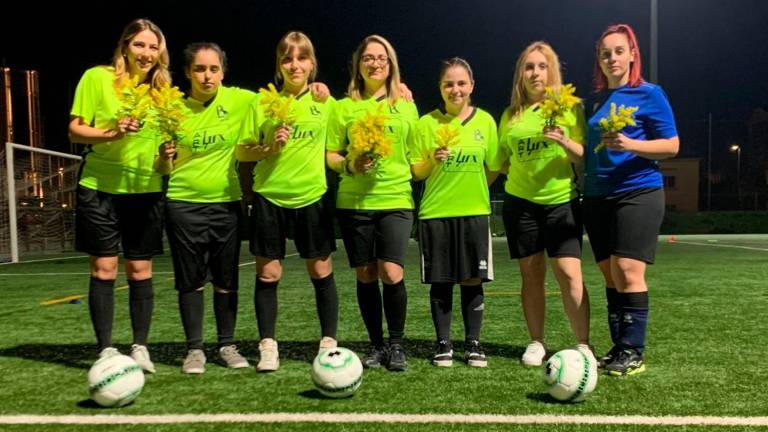 Il gruppo di calciatrici lughesi Il gruppo di calciatrici lughesi