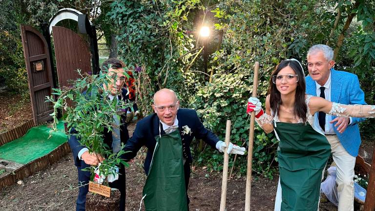 L’assessore novello sposo ha inaugurato a Villa Silvia Carducci il giardino degli alberi piantati “con amore” FOTOGALLERY L’assessore novello sposo ha inaugurato a Villa Silvia Carducci il giardino degli alberi piantati “con amore” FOTOGALLERY