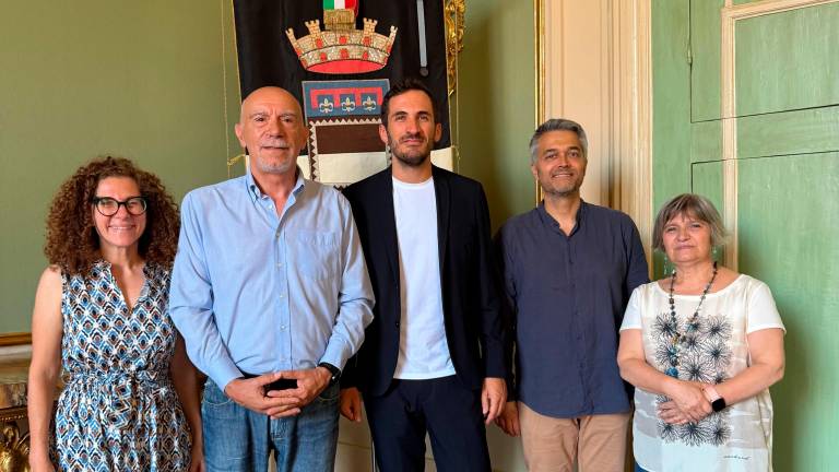 Da sinistra l’assessora Carmelina Labruzzo, Andrea Pullini, il sindaco Enzo Lattuca, Alberto Gori e Mirella Ravaglia Da sinistra l’assessora Carmelina Labruzzo, Andrea Pullini, il sindaco Enzo Lattuca, Alberto Gori e Mirella Ravaglia