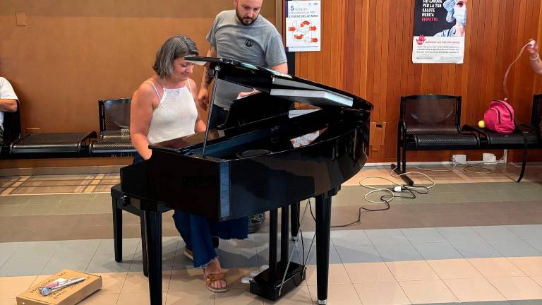 Imola, la scuola Orsini regala all’ospedale un pianoforte Imola, la scuola Orsini regala all’ospedale un pianoforte