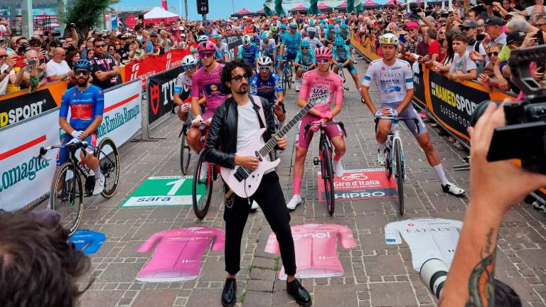 Giro d’Italia: Riccione-Cento, vince Milan allo sprint, il sogno della fuga di Tarozzi si spegne a Sant’Antonio VIDEO GALLERY Giro d’Italia: Riccione-Cento, vince Milan allo sprint, il sogno della fuga di Tarozzi si spegne a Sant’Antonio VIDEO GALLERY