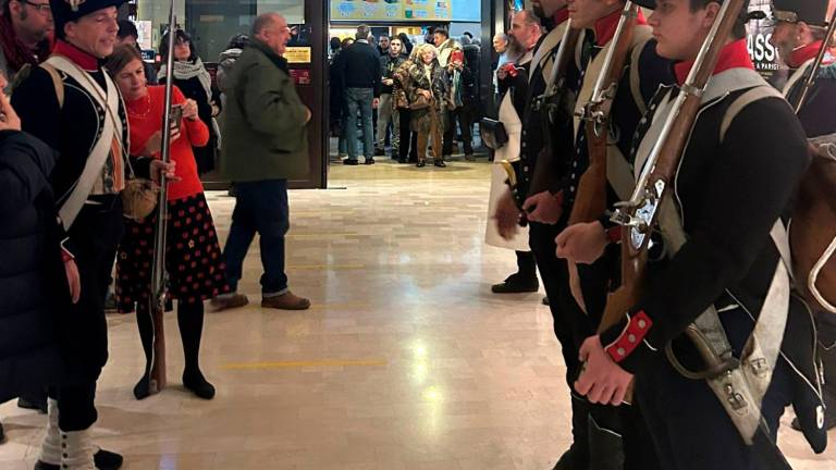 A Cesena un tuffo nel passato con le truppe napoleoniche schierate al cinema Eliseo A Cesena un tuffo nel passato con le truppe napoleoniche schierate al cinema Eliseo