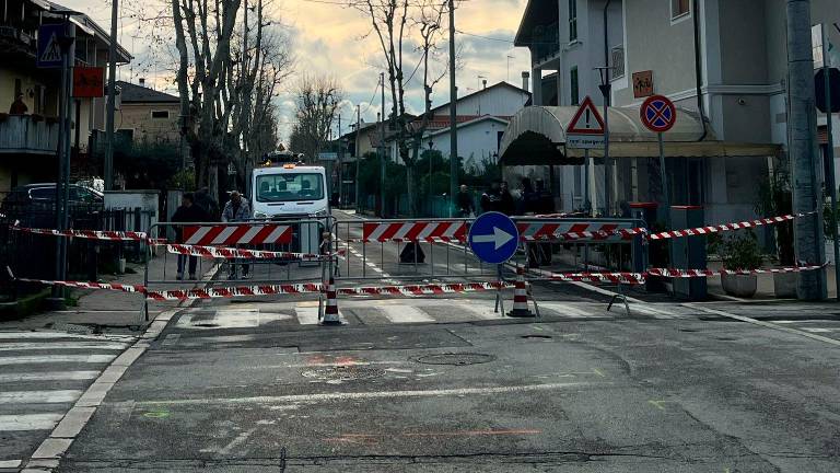 San Mauro Mare, si apre una voragine: via Litorale Marina chiusa al traffico - Gallery San Mauro Mare, si apre una voragine: via Litorale Marina chiusa al traffico - Gallery