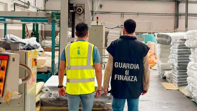 Forlì, indagine nei poltronifici: scoperti tre lavoratori in nero Forlì, indagine nei poltronifici: scoperti tre lavoratori in nero