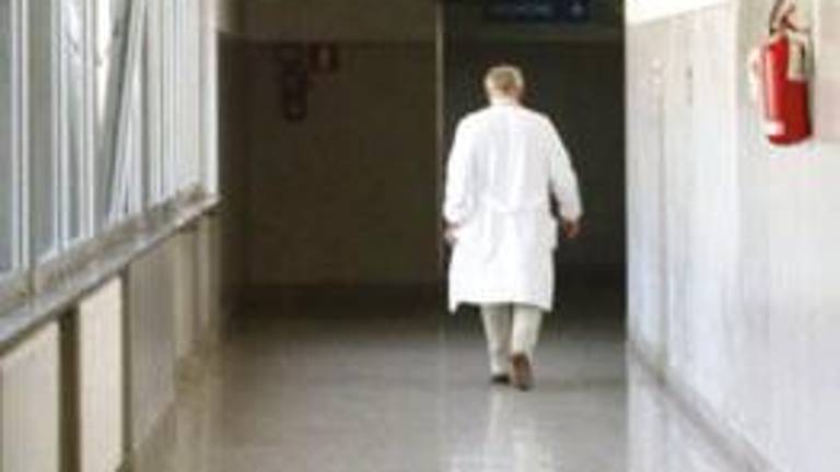 Ravenna, picchiò e insultò infermiere impegnato in un soccorso: condannato Ravenna, picchiò e insultò infermiere impegnato in un soccorso: condannato