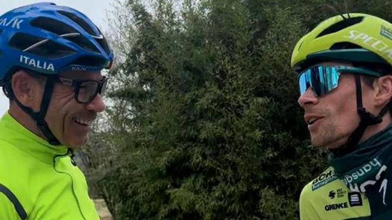 Ciclismo, Primoz Roglic sulle strade del Tour incontra Davide Cassani a Riolo Terme: “Quel dialogo in dialetto tra Conti e Pantani...” Ciclismo, Primoz Roglic sulle strade del Tour incontra Davide Cassani a Riolo Terme: “Quel dialogo in dialetto tra Conti e Pantani...”