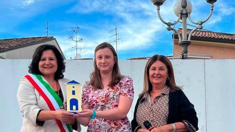 Giulia Giorgetti premiata dalla sindaca Luciana Garbuglia e dall’assessora Stefania Presti Giulia Giorgetti premiata dalla sindaca Luciana Garbuglia e dall’assessora Stefania Presti