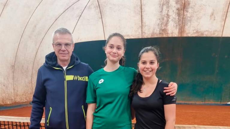 La squadra di serie C femminile del Ct Massa con il capitano Fulvio Campomori La squadra di serie C femminile del Ct Massa con il capitano Fulvio Campomori