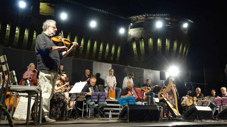 Scuola di Musica Popolare di Forlimpopoli all'alba di domenica a Bertinoro Scuola di Musica Popolare di Forlimpopoli all'alba di domenica a Bertinoro