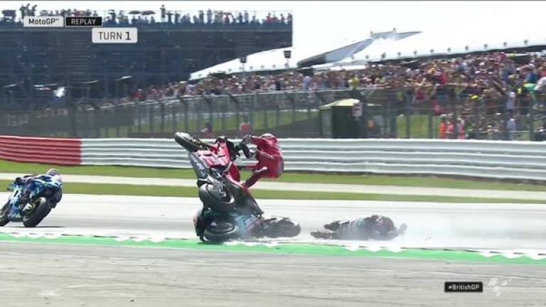 MotoGp: brutta caduta per Dovizioso, Rins beffa Marquez MotoGp: brutta caduta per Dovizioso, Rins beffa Marquez