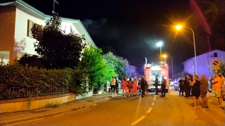 Ravenna, incendio in una casa, nessun ferito. Salvo il gatto fuggito dalla soffitta Ravenna, incendio in una casa, nessun ferito. Salvo il gatto fuggito dalla soffitta